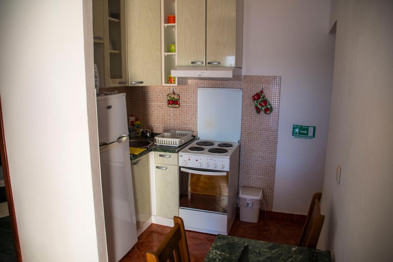 Apartments Lile By The Sea, Celina Zavode エクステリア 写真